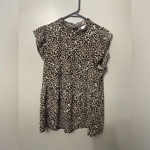Angashion women’s boutique blouse- size M- great condition.